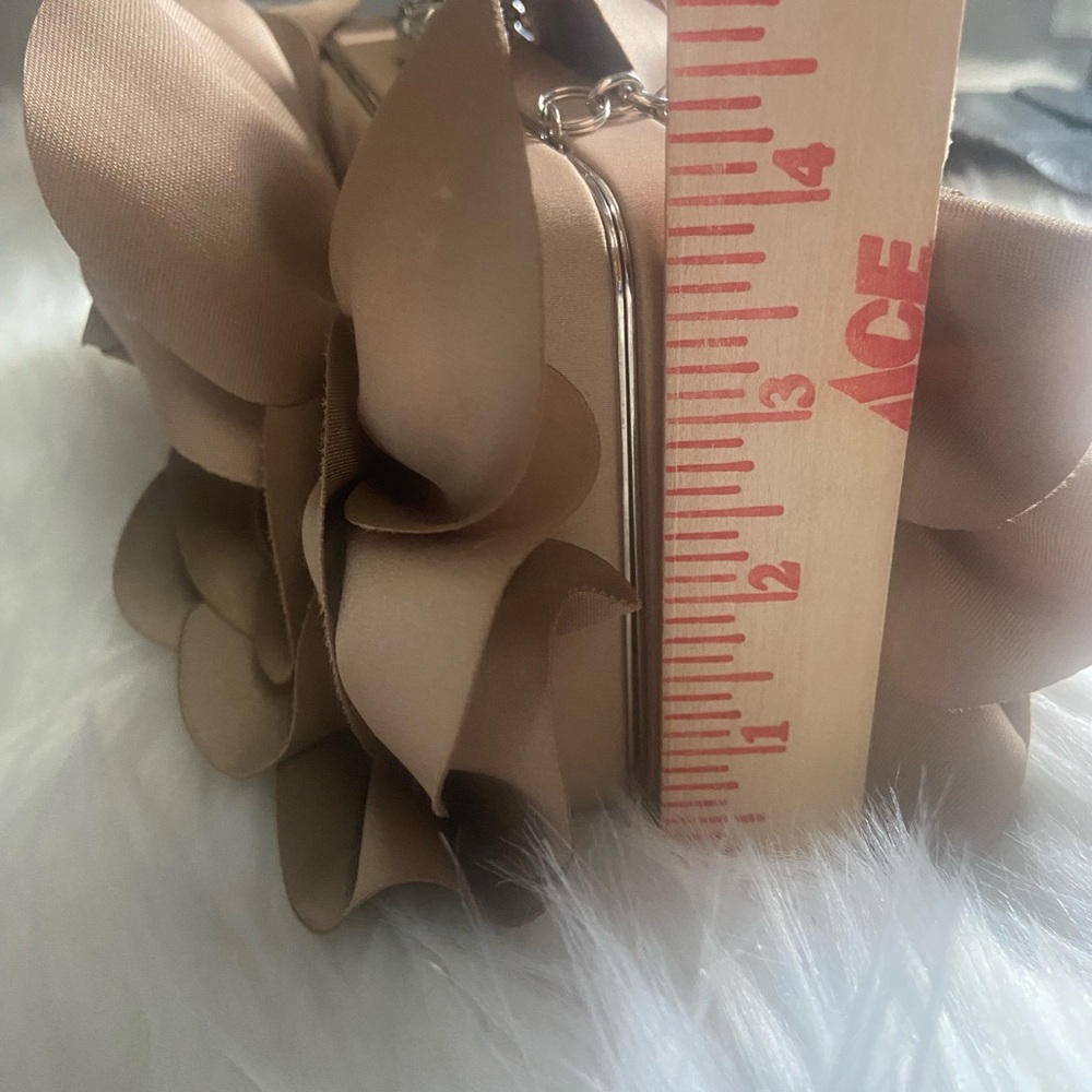 Sondra Roberts Tan Floral Clutch - Picture 5 of 10